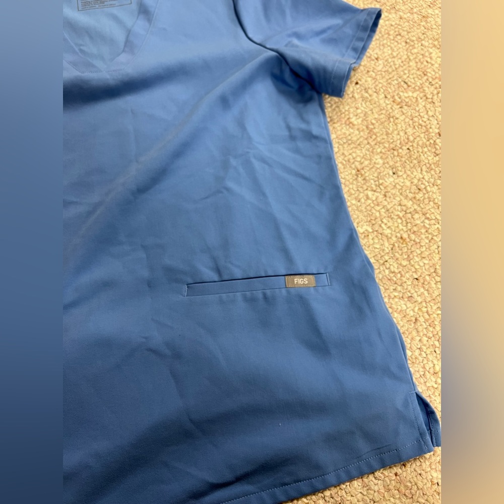 Figs scrub top - Picture 5 of 5